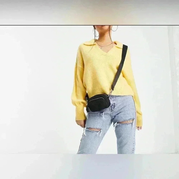 Topshop Sweaters - TOPSHOP sweater V neck in size med lightly used / in a like new condition